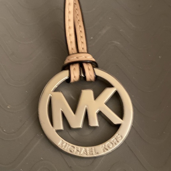 Michael Kors Accessories - Michael Kors Logo Handtag